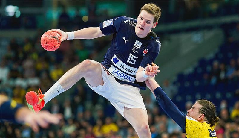 Dominik Axmann musste sich Operation unterziehen Der Buxtehuder Dominik Axmann bleibt mit dem Handball Sport-Verein Hamburg im DHB-Pokal. Foto: Uwe Anspach/dpa