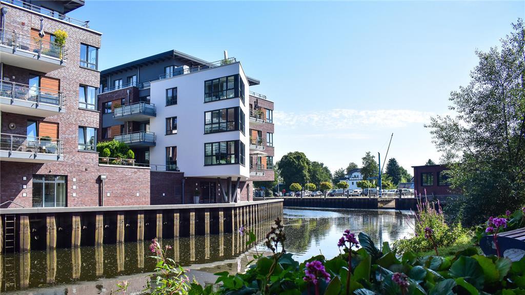 Der Buxtehuder Hafen ruht. Wo früher der Handel der Hanse florierte, wohnen jetz...