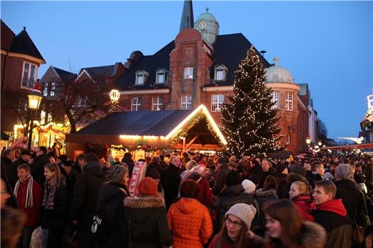 Der Buxtehuder Weihnachtsmarkt kehrt in diesem Jahr wieder in die Altstadt zurück.