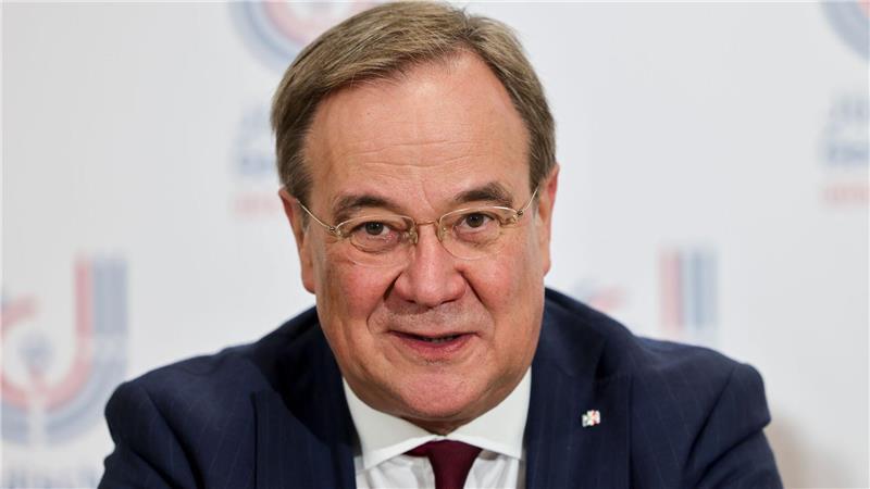 Neuer Safier-Roman: Topspion Laschet rettet die Welt Der CDU-Bundestagspolitiker Armin Laschet ist die literarische Vorlage für David Safiers neuen Schmunzelkrimi „00-Laschet“. (Archivbild)