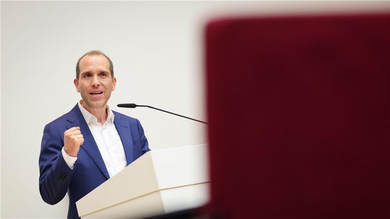 Hamburger Regierungsfraktionen fordern mehr Geld für Häfen Der CDU-Fraktionsvorsitzende Thering fordert von der Landesregierung mehr Unterstützung für den Hafen als bislang. (Archivbild)