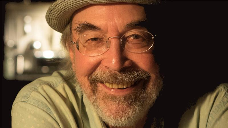 Der Cartoonist Tetsche lebt mit seiner Frau seit 1988 in Steinkirchen. 