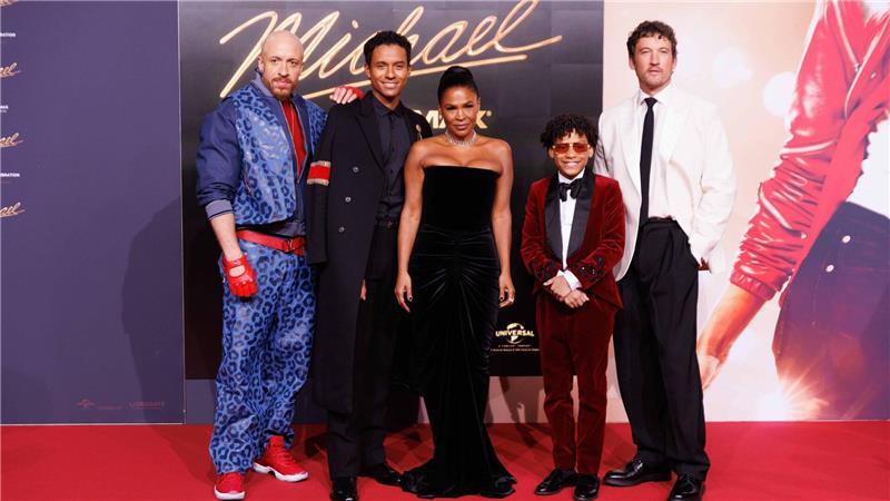 Der Cast vom Biopic „Michael“ mit Jaafar Jackson (2. v. l.) kam zur internationalen Premiere in Berlin.