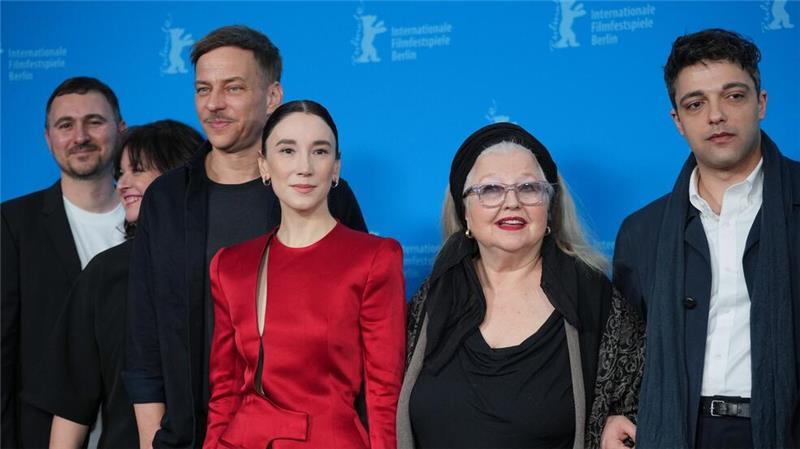 Hanna Schygulla besorgt über aufkommenden Nationalismus Der Cast vom Film „Yunan“ kam zur Berlinale.