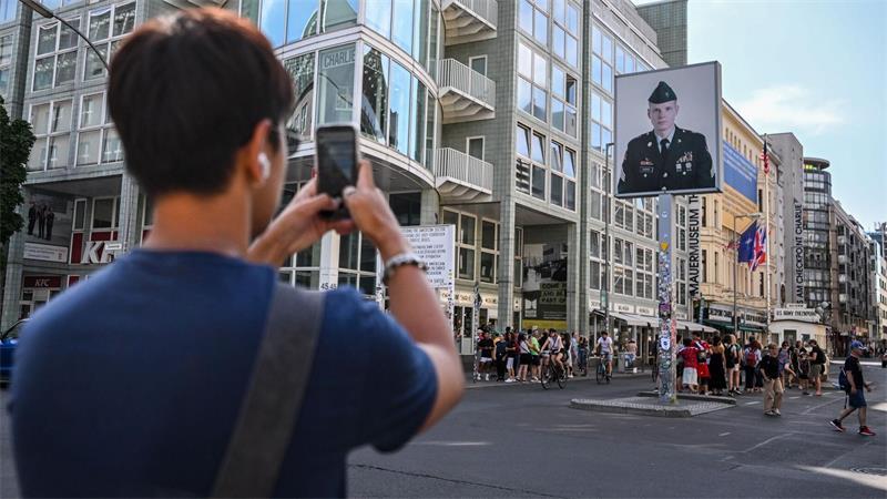 Hauptstadt Berlin bekommt mehr Geld vom Bund Der Checkpoint Charlie als Erinnerungs- und Bildungsort soll weiterentwickelt werden. (Archivbild)