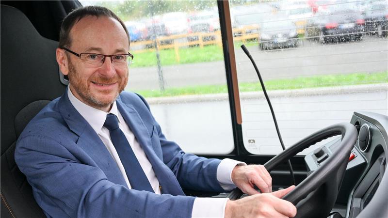 Härtetest für Hamburg-Berlin-Ersatzverkehr steht bevor Der Chef des Betreiber-Unternehmens Ecovista, Michael Bader, ist mit dem Start trotz einiger Probleme zufrieden.