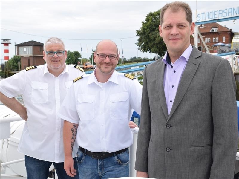 Der Chef und seine Kapitäne (von rechts): Geschäftsführer Sven Jürgensen, Stefan Habeck und Jörn Bolz aus Hammah. Fotos: Strüning