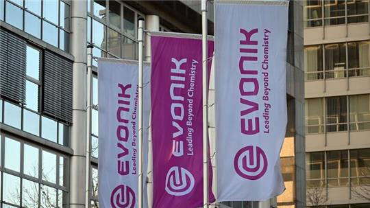 Der Chemiekonzern Evonik will Kosten senken.