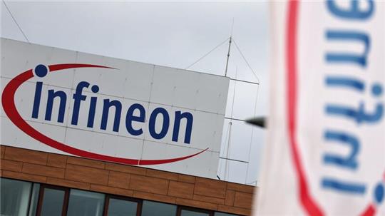 Der Chiphersteller Infineon hat seine Prognose gesenkt.