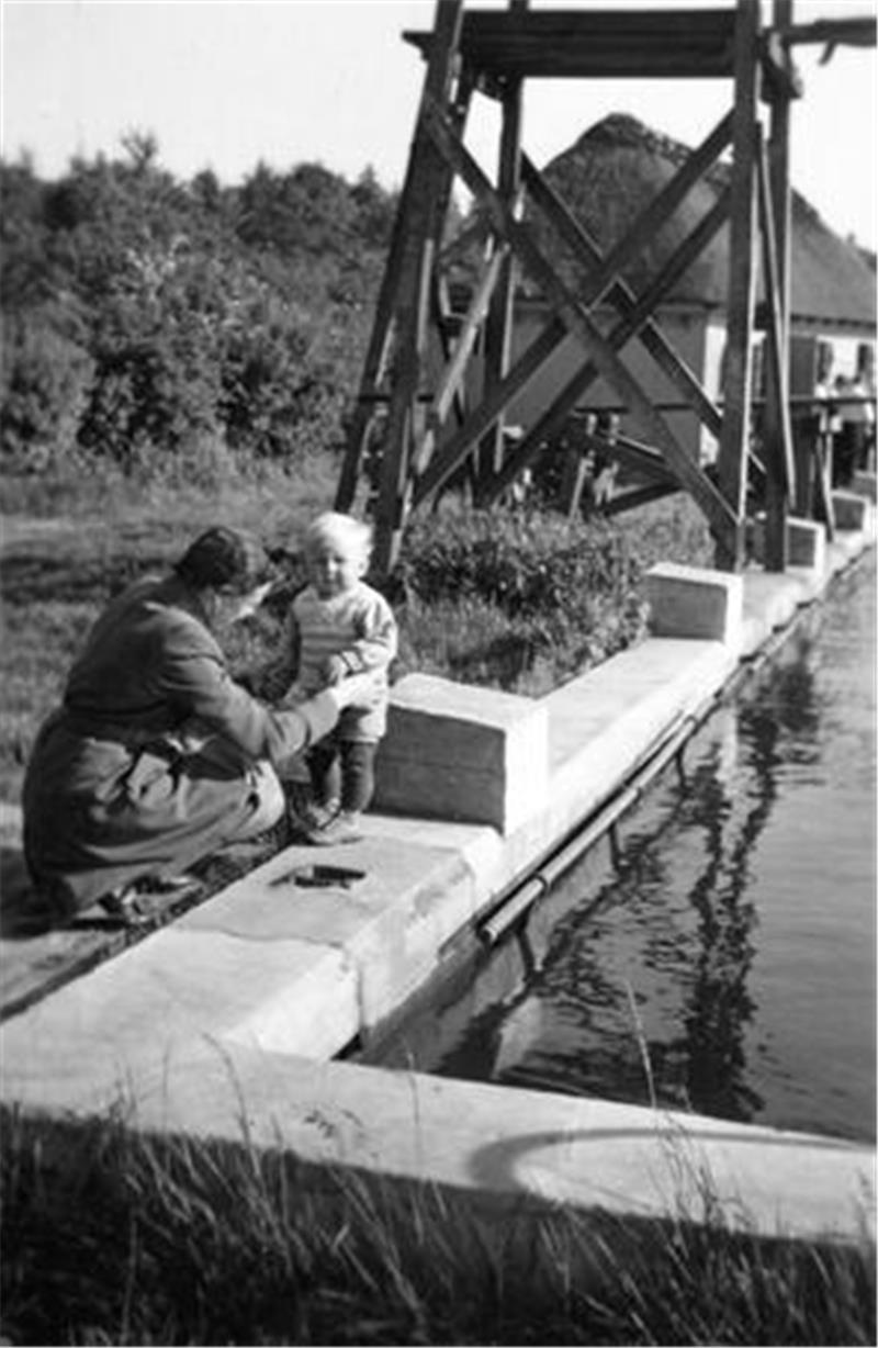Als die Harsefelder noch in der öffentlichen Badeanstalt in die Wanne stiegen Der Chronist Günter Kachmann bei seinem ersten Besuch im Harsefelder Schwimmbad am Quellenweg 1949.