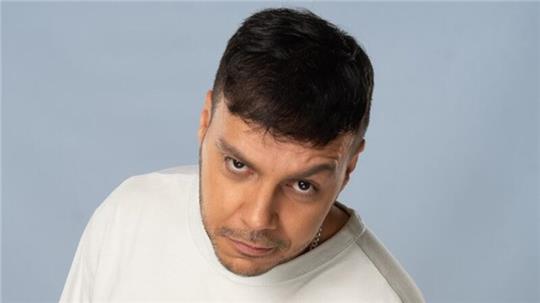 Der Comedian Osan Yaran kommt nach Stade.