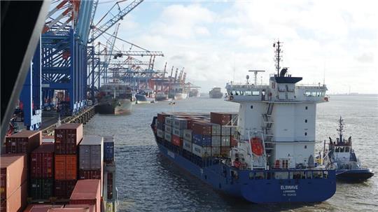 Der Containerumschlag konnte in Bremerhaven 2024 gesteigert werden.