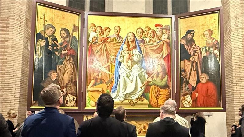 Der Cranach-Triegel-Altar ist in der Marienkirche des Friedhofs Campo Santo Teutonico zu sehen.