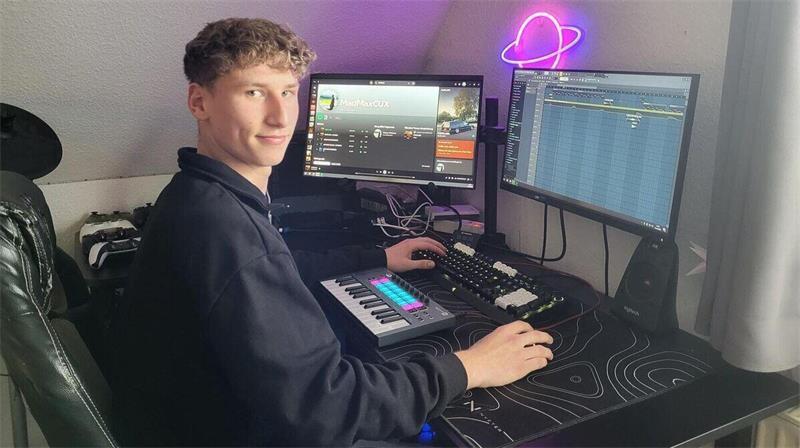 Der Cuxhavener Max Wölm produziert in seinem Zimmer selbst Musik. Sein Song „Tuffe Lisa“ ist viral gegangen.