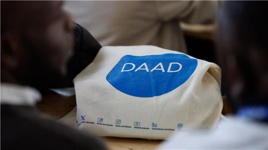 Der DAAD rechnet damit, dass das Interesse am Forschungsstandort Deutschland steigt (Symbolbild).