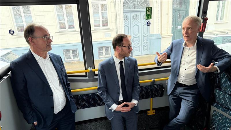 Der DB-Bevollmächtigte für Berlin, Brandenburg und Mecklenburg-Vorpommern, Alexander Kaczmarek, freut sich schon auf das Ende des Ersatzverkehrs. 