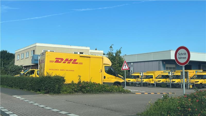 Der DHL-Zustellstützpunkt Stade an der Altländer Straße platzt aus allen Nähten.