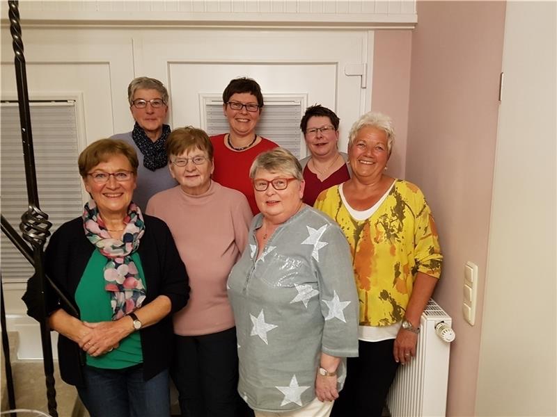 Der DRK-Vorstand stellt sich vor: Die neue Vorsitzende Ina Dunker (rechts) mit ihrem Team, dazu gehören Regina Tiedemann-Heinrich, Elisabeth Eckhoff und Helga Feindt (vorne von rechts) sowie Silke Ebers, Ina Reininghaus und Rita Stülten (hi