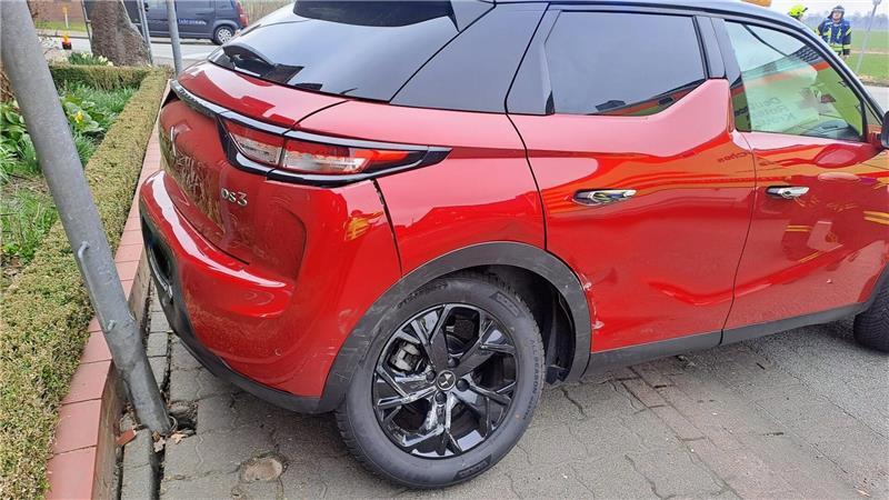 Der DS 3 wurde bei dem Unfall beschädigt.