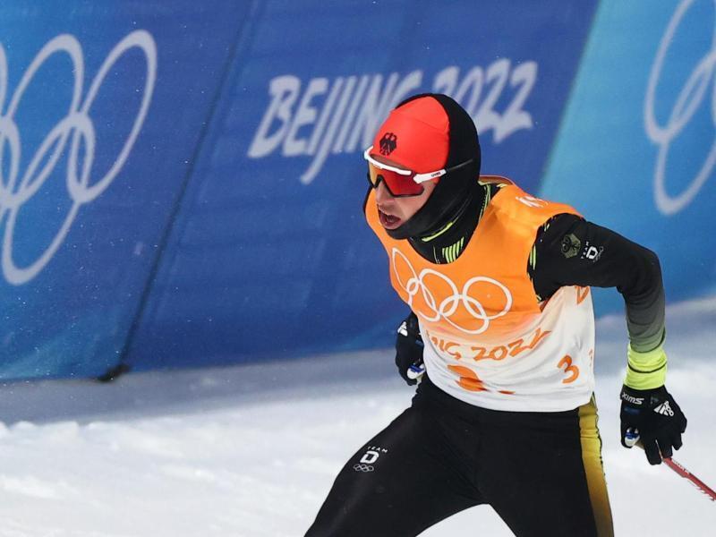 Der DSV-Kombinierer Eric Frenzel läuft auf der Strecke. Foto: Daniel Karmann/dpa