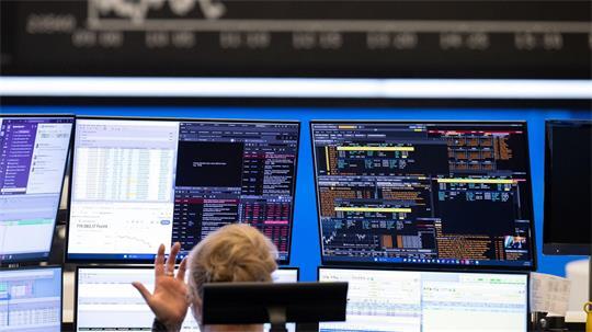 Der Dax ist auf einen Rekord gestiegen - auch dank der Euphorie um Künstliche Intelligenz (KI).