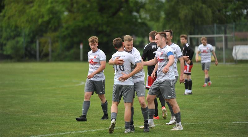 Der Deinster SV hat das Topspiel beim FC Mu/Ku gewonnen.