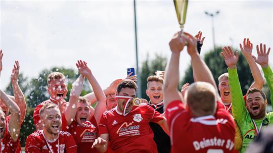 Der Deinster SV kann seinen Titel verteidigen und würde so die perfekte Saison abschließen. Die Meisterschaft in der Kreisliga hat die Mannschaft schon gefeiert.
