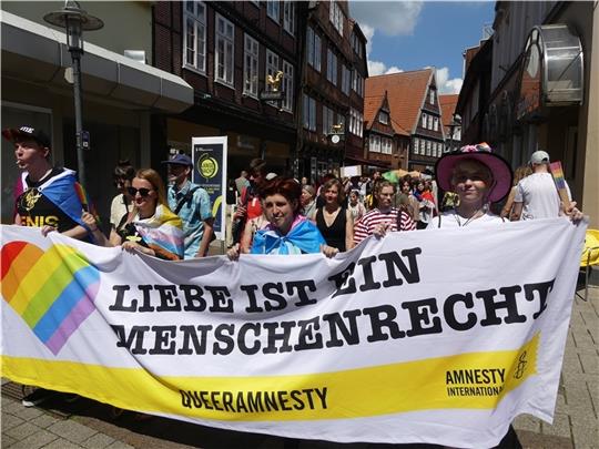 Der Demo-Zug beim Stader CSD im vergangenen Jahr. Foto: Knappe
