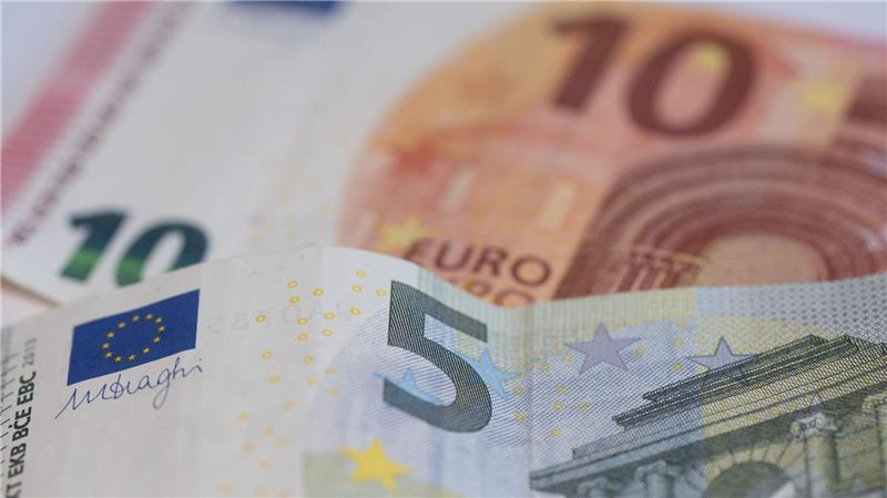 Der Deutsche Gewerkschaftsbund geht von insgesamt sechs Millionen Menschen mit Mindestlohn in Deutschland aus. (Archivbild)