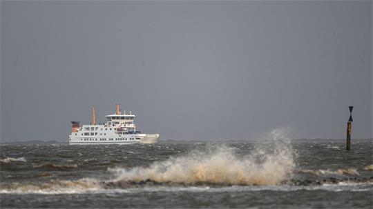 Der Deutsche Wetterdienst erwartet am Sonntag orkanartige Böen an der Küste.