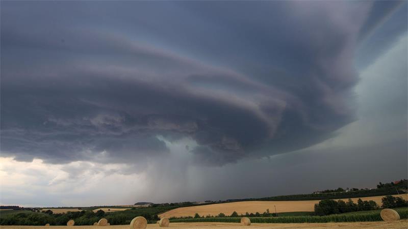 Der Deutsche Wetterdienst rechnet erneut mit Gewittern über Deutschland (Archivbild)