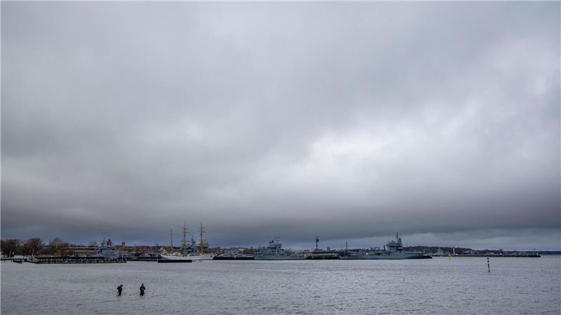 Der Dezember startet wechselhaft bei milden Temperaturen. (Symbolbild)