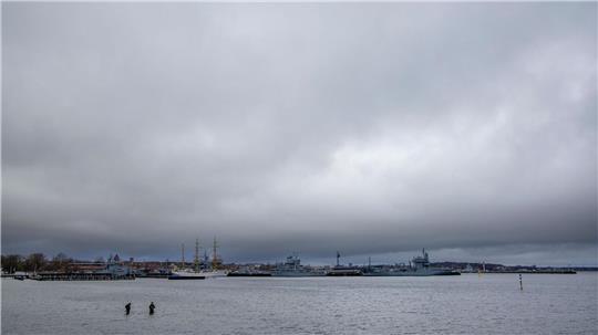 Der Dezember startet wechselhaft bei milden Temperaturen. (Symbolbild)