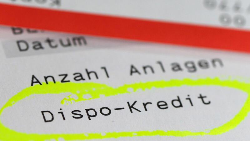 Teure Überziehungszinsen: So klappt der Weg aus dem Dispo Der Dispokredit bietet schnelle finanzielle Flexibilität, ist aber aufgrund hoher Zinsen eine teure Lösung.