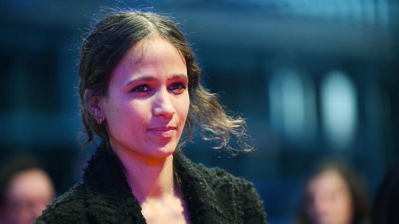Berlinale: Raubkunst-Doku von Mati Diop gewinnt Hauptpreis Der Dokumentarfilm „Dahomey“ von der in Frankreich geborenen Regisseurin Mati Diop hat den Goldenen Bären der Berlinale gewonnen.