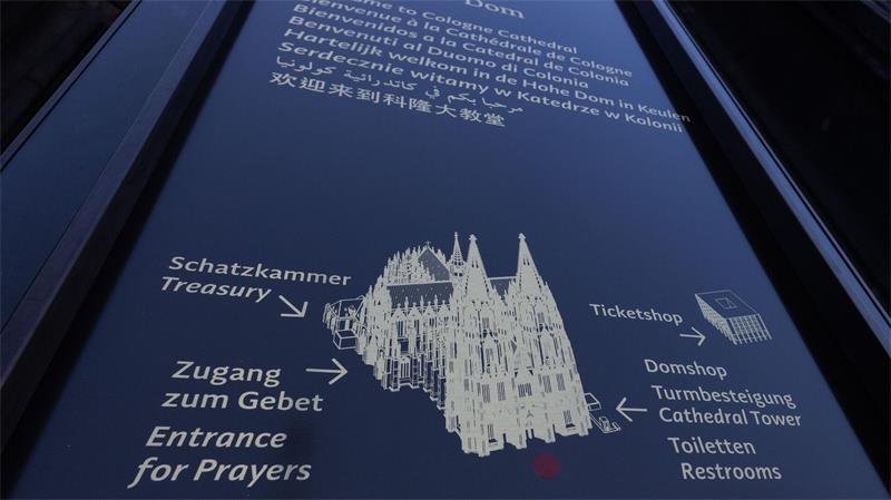 Wie kommt der Eintrittspreis am Kölner Dom am ersten Tag an? Der Dom ist von mehreren Seiten aus zugänglich.