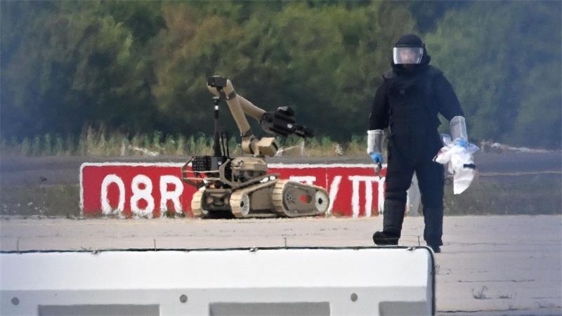 Experte sieht neue Bedrohung durch bewaffnete Drohnen Der Drohnen-Vorfall am Flughafen Leipzig/Halle wirft nach Einschätzung eines Experten neue Fragen zur Sicherheit deutscher Flughäfen auf. (Archivbild)