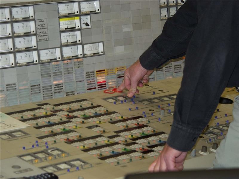 Der Druck auf den Knopf im November 2003: Als das nukleare Feuer im Stader Meiler endgültig erlosch.