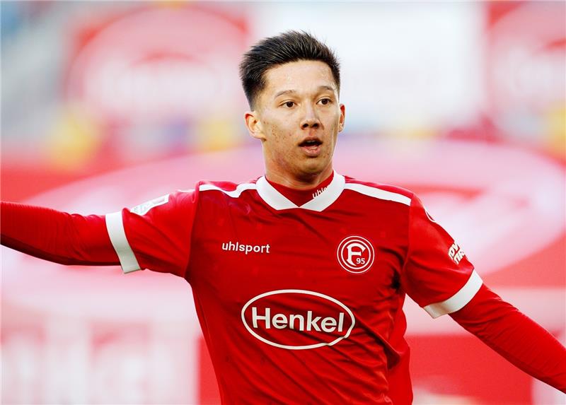 Der Düsseldorfer Mittelfeldspieler Shinta Appelkamp (20) ist positiv auf das Coronavirus getestet worden. Foto: Roland Weihrauch/dpa