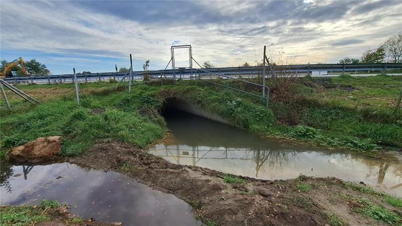 Baustellen und kein Ende: Wie geht es auf der A27 in Zukunft weiter? Der Durchlass für den Altenbrucher Kanal bei Nordholz wird derzeit erneuert.