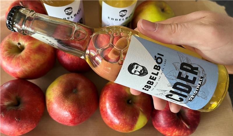 Der Ebbelboi-Cider wird mit Altländer Äpfeln hergestellt. Foto: Vasel