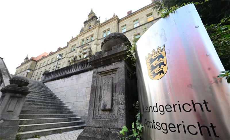 Der Eingang des Landgerichts in Tübingen.