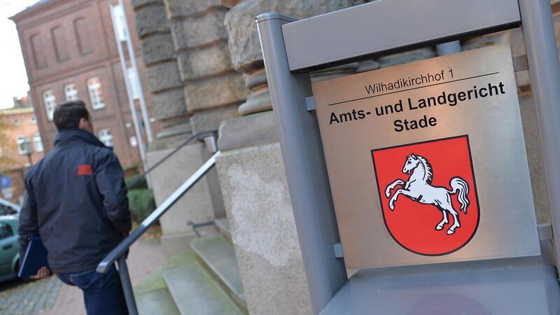 Der Eingang vom Landgericht Stade. 