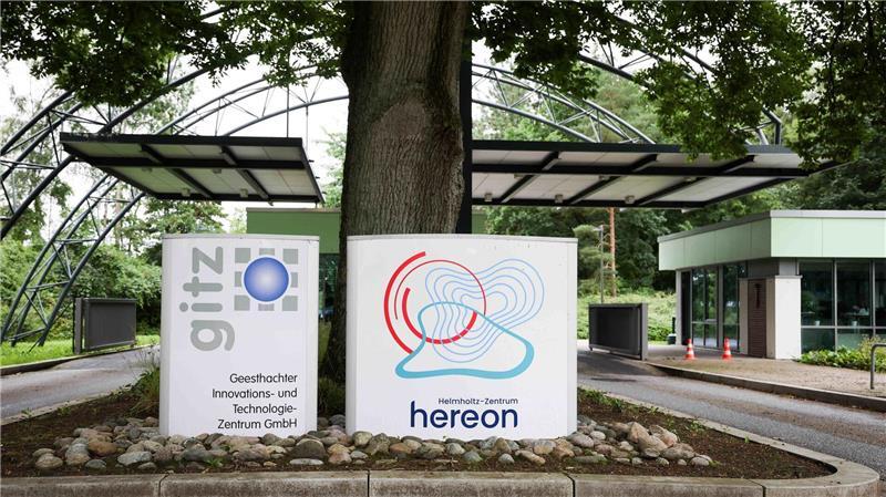 Der Eingang zum Geesthachter Innovations- und Technologie-Zentrum GmbH (gitz) und dem Helmholtz-Zentrum hereon in Geesthacht. 