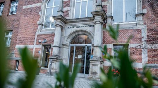 Der Eingang zum Robert Koch-Institut (RKI)