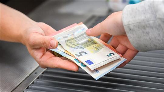 Der Einkauf im Supermarkt ist in den vergangenen drei Jahren sehr viel teurer geworden. Vom Ifo-Institut befragte Ökonomen rechnen bis 2028 mit weltweit dauerhaft erhöhten Inflationsraten. (Illustration)
