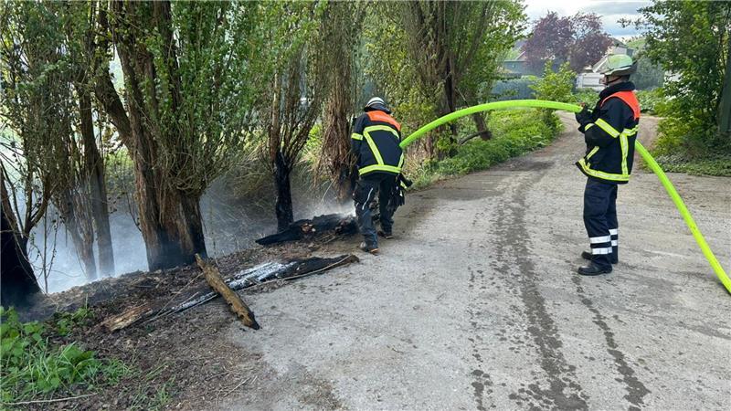 Grabenbrand im Alten Land schnell gelöscht Der Einsatz dauerte rund 90 Minuten.