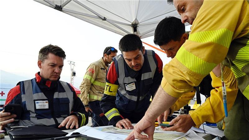 Tränen zum Abschied: Deutsche Feuerwehrleute auf Heimreise Der Einsatz der deutschen Feuerwehrleute in Spanien wurde nach gut einer Woche beendet und die Rückfahrt nach Deutschland angetreten. (Archivbild)
