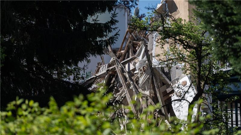 Wettlauf gegen die Zeit - Per Hand nach Vermissten gesucht Der Einsatz könnte noch Stunden dauern.