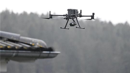 Der Einsatz von Drohnen mit Wärmebildtechnik hat sich bei der Kitzrettung längst bewährt.